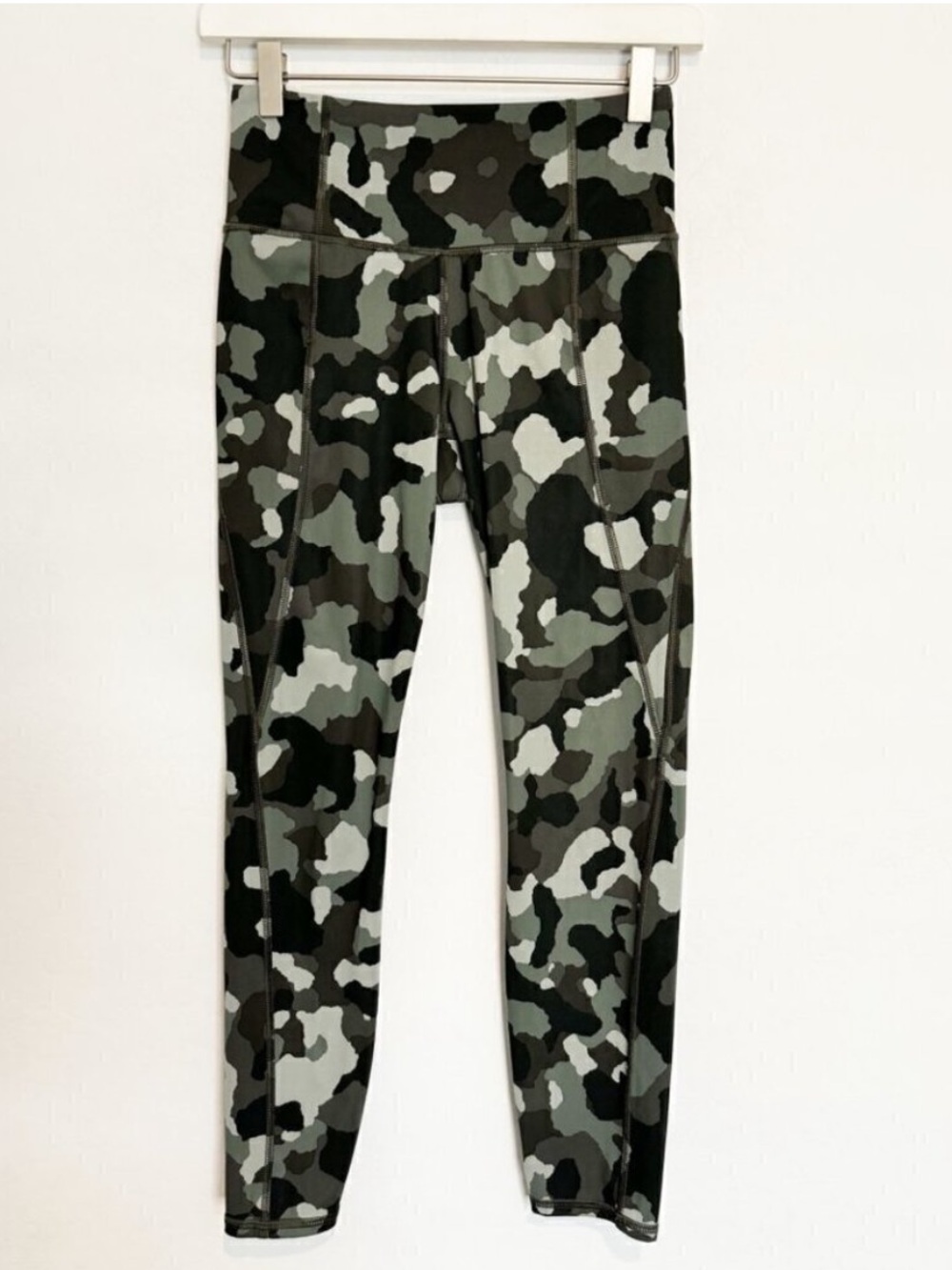 Athleta Lightning Leggings Size XS Green Camo High Rise Workout Pant Gorpcore